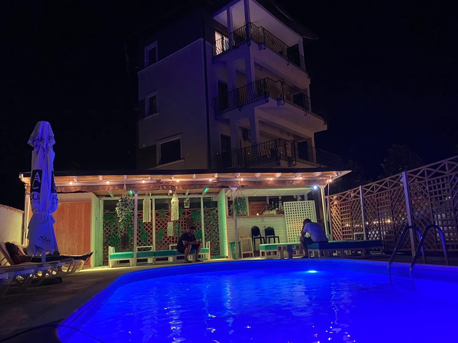 Cazare cu piscină la Breeze Villa Mamaia Nord